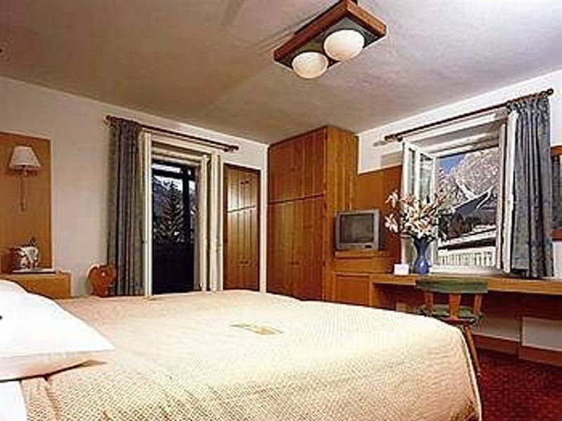 Hotel Majoni Cortina d'Ampezzo Zimmer foto